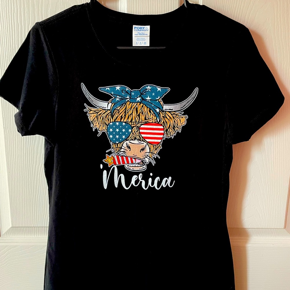 SALE🎉NEW! 🎉🎆Cute 4th Of July🎆Cow Themed T-Shirt!🎆🎉